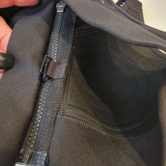 Under Armour Infinity High Zip Bra - Black/White Size XS High Support NEW! - Picture 14 of 17